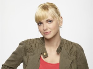 AnnaFaris_103389_D2367bbr_f0b227b2